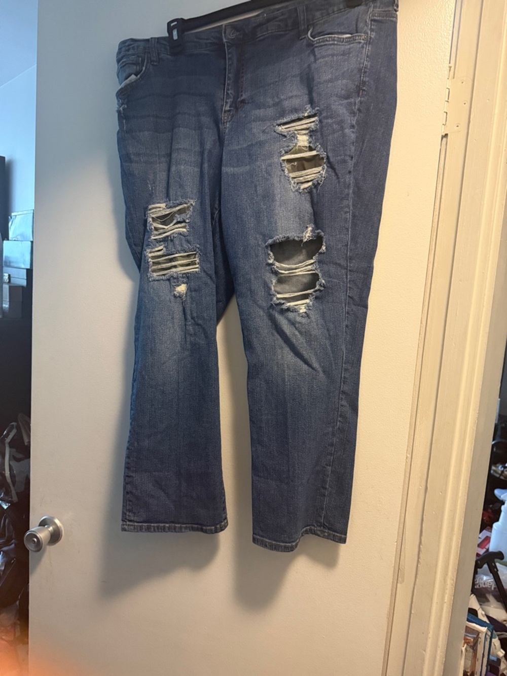 Distressed Blue Women’s Jeans - Classic Ripped Style